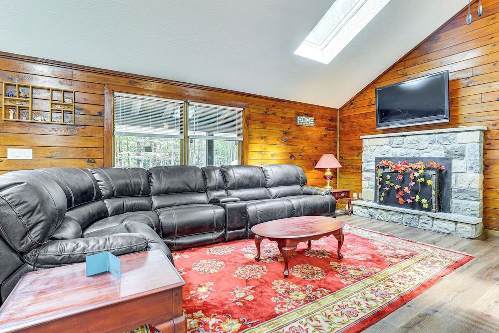 Long Pond Log Cabin w/ Hot Tub Soaks & Outdoor Fun