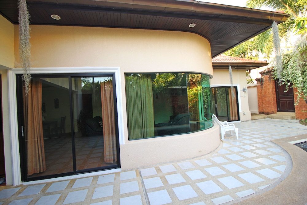 Hotel Cosy Beach Pool Villas by PSR ASIA - Image 1