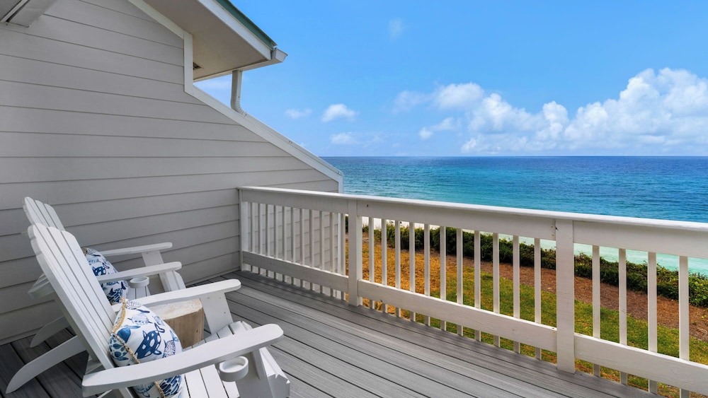 2BR Beachfront Townhome w/ Beach Service + Free Attraction Tickets!