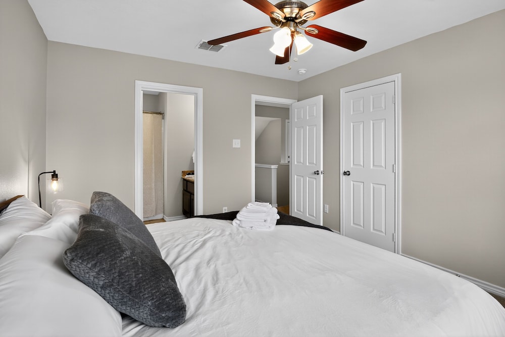 Game Day Getaway Near Texas A&m 4 Bedroom Home