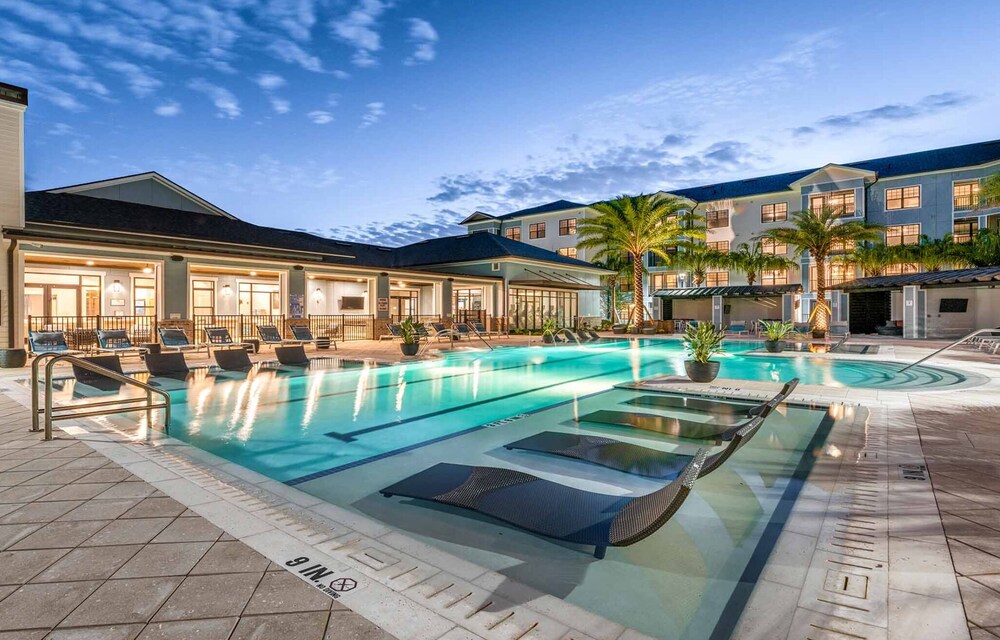 Monarch Apartments 15m to Parks, Pet Friendly, Free Parking by Heavenly Homes