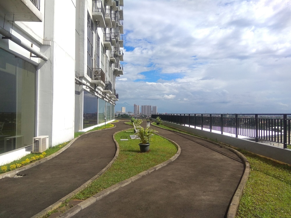 Cozy And Good Studio Room At Park View Condominium Apartment