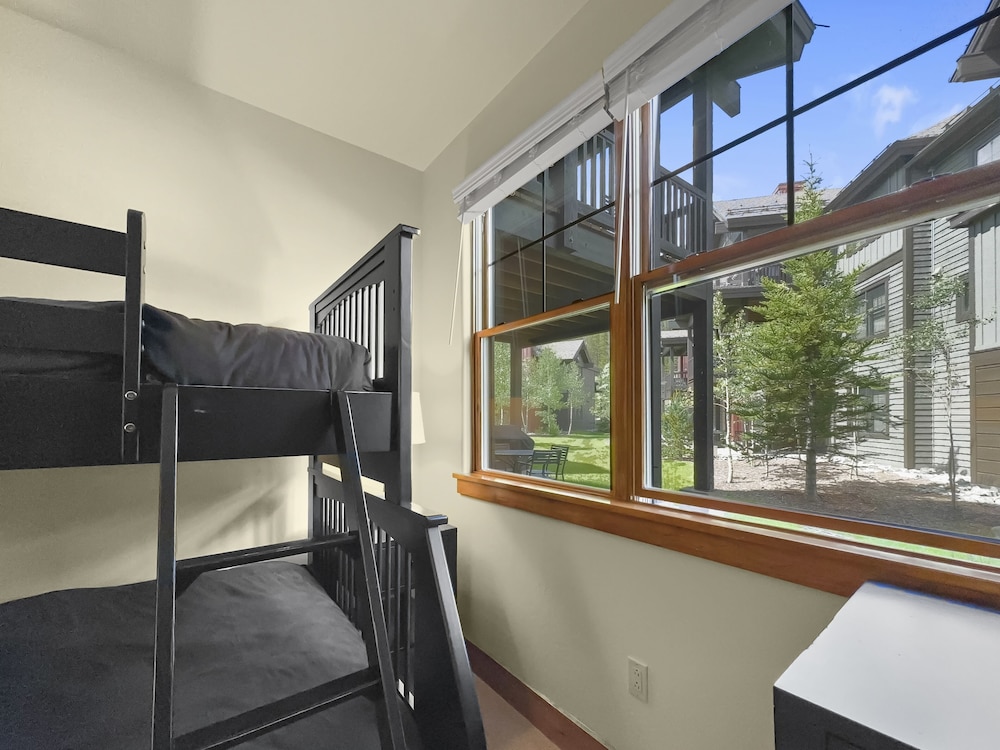 Ca2103 The Cache 3 Bedroom Condo by RedAwning view 2