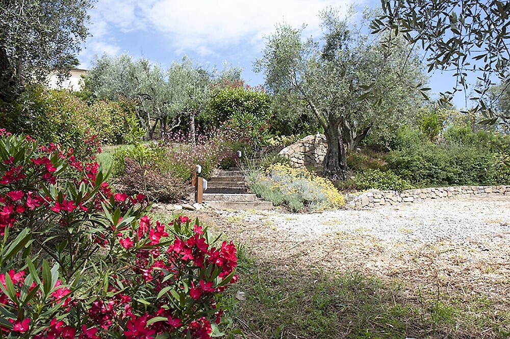 Villa Close to Florence, Hot Tub & Breathtaking View view 3