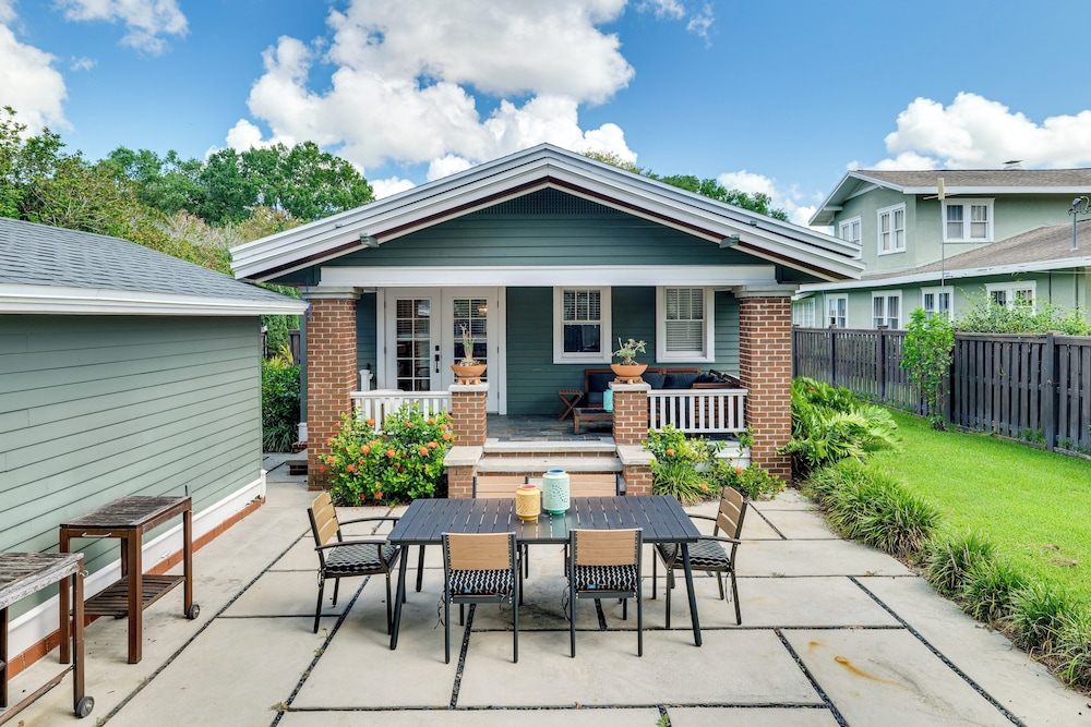Renovated, Stylish Retreat w/ Patio in Lakeland!