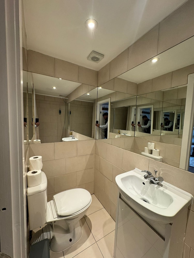 Imperial Hogarth Road Apartment