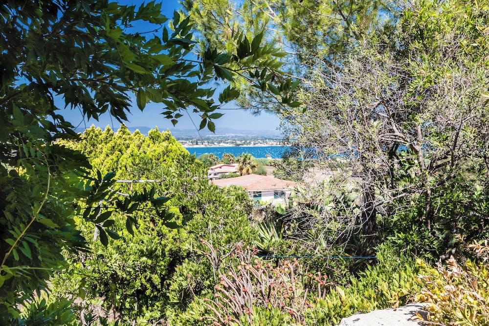 Galatea e Giardino delle Esperidi apartments with pool by Wonderful Italy