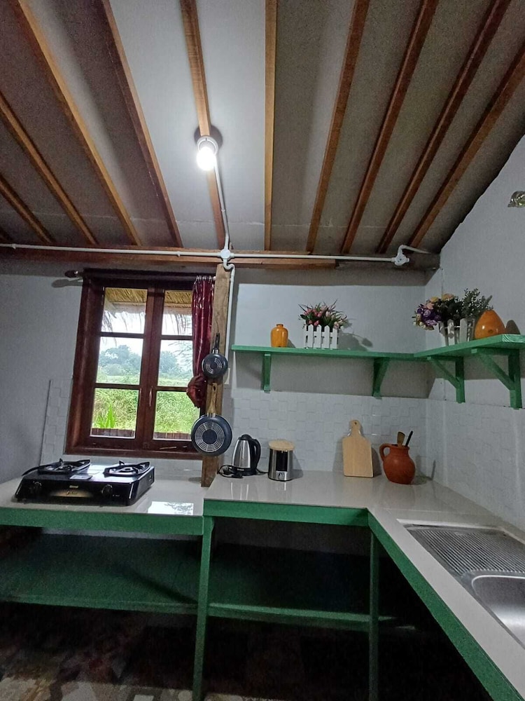 Breeze and Blossom Cottage Maguwo