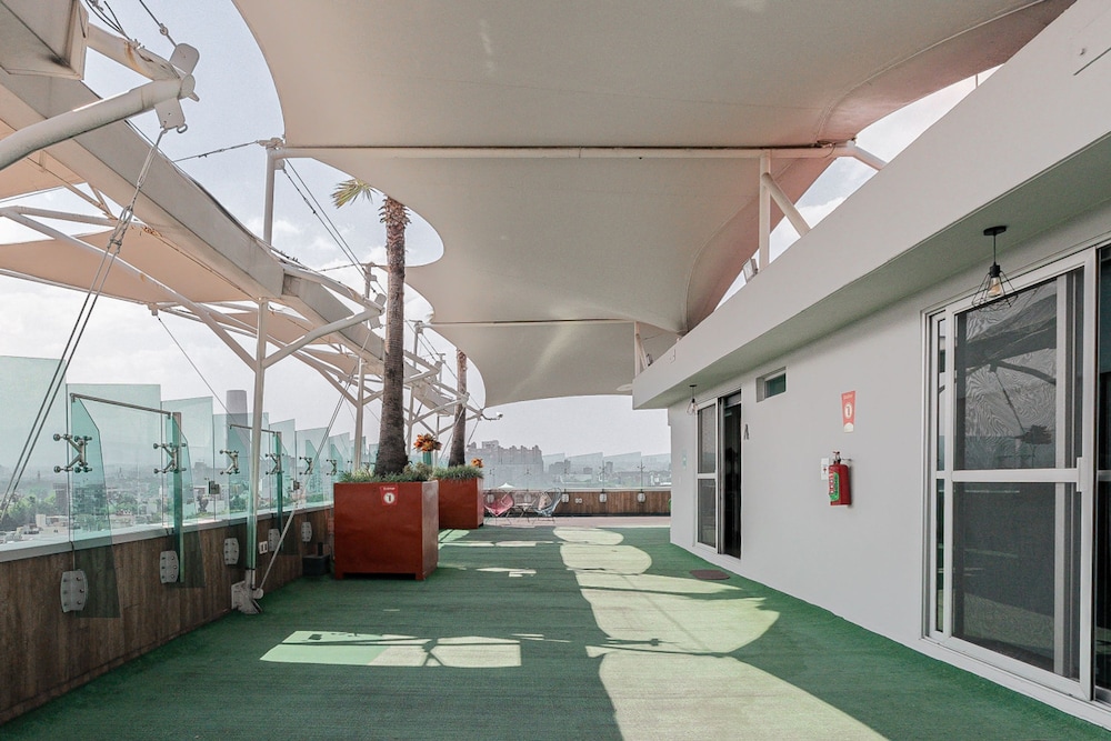 The Flamingo Rooftop Suite Unique Design in a Centric Location photo 3