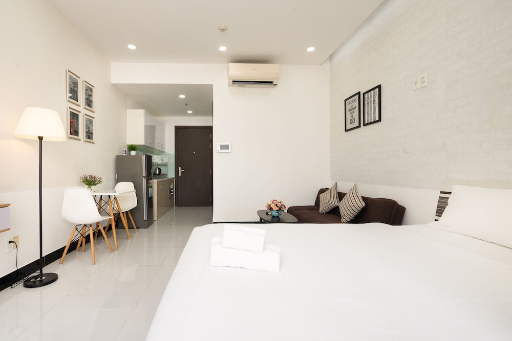 Chau Apartments