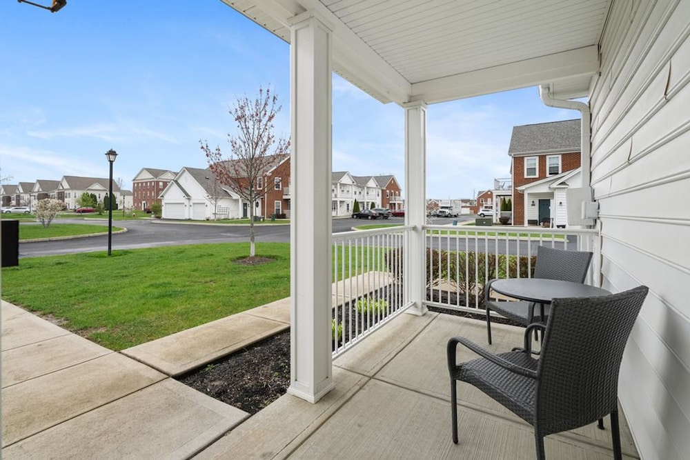 Ground Floor 2BR w Lux Amenities At Albany Glen