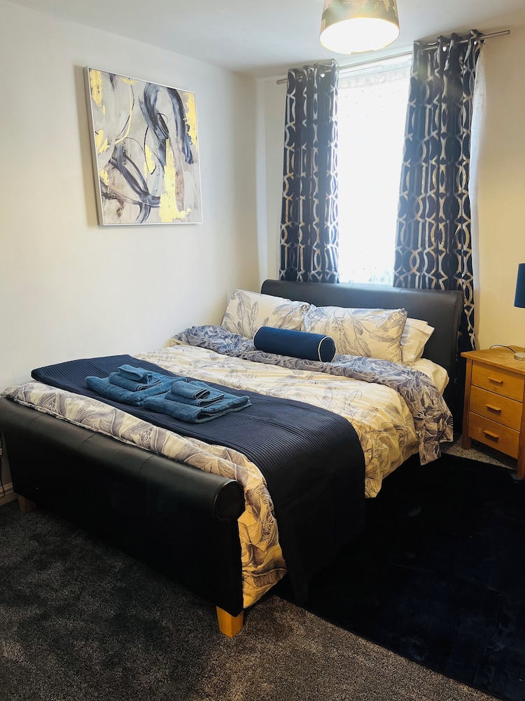 Beautiful 2 - Bed Apartment in Aylesbury view 4