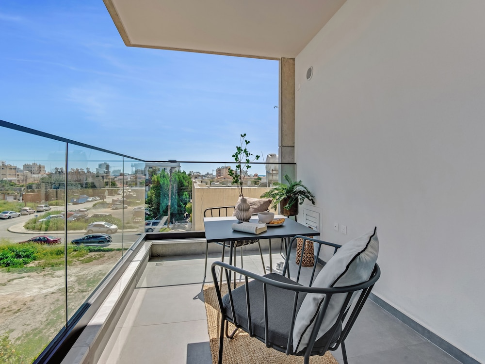 Sanders Crystal 2 Limassol