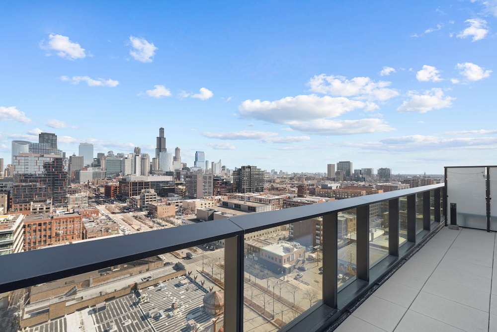 Cloud9 6 apt for 30ppl Fulton Market The Nouveau