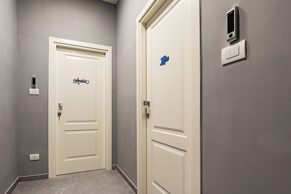 Alyde Apartments