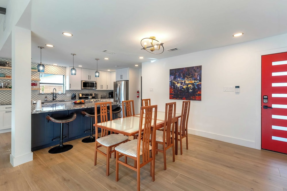 Private Yard w/ BBQ & Games, Steps to South Congress & Barton Creek Clarksburg