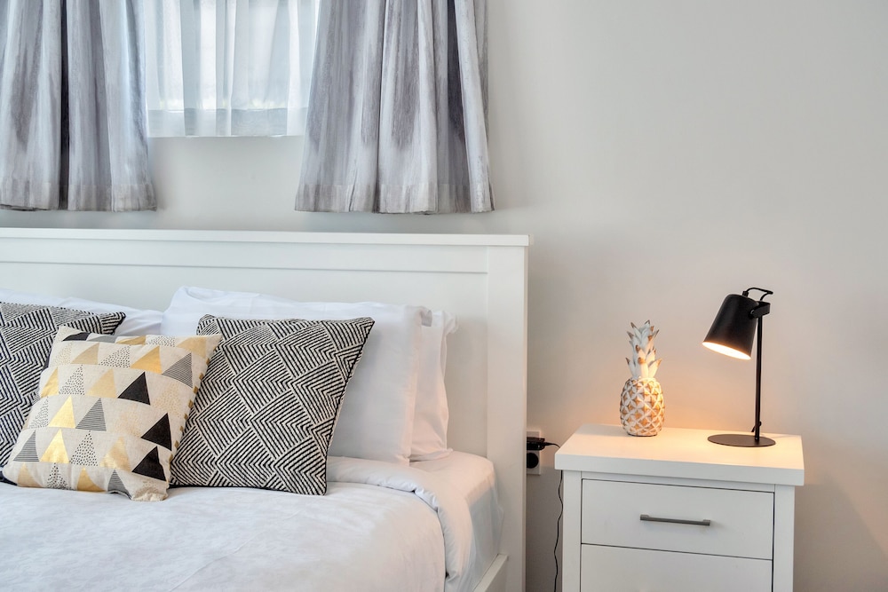 Bright 3 Bedroom near St Lukes Mall 3 view 5