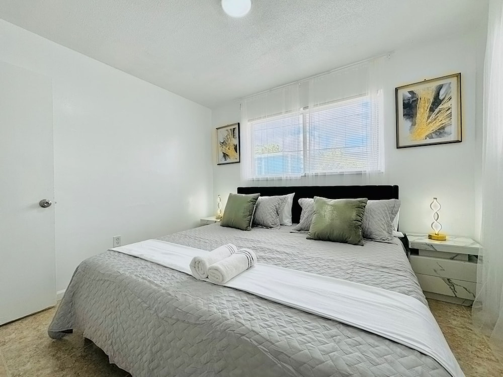 Miami Magic Cozy 2-bedroom Getaway in the City
