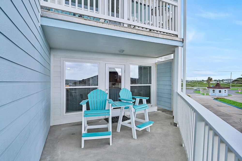 Seascape 2119 1 Bedroom Condo by RedAwning