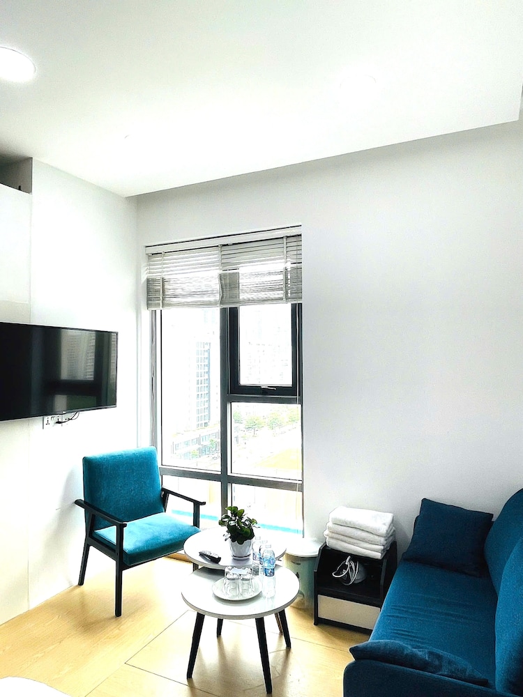 Diamond Suite Golden King