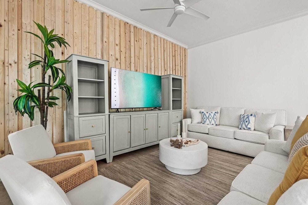 Honey Bee Bungalows by Avantstay Boat Friendly, Pool Access
