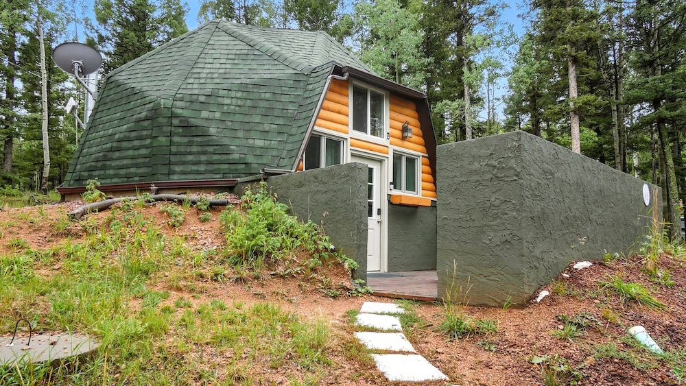 Charming Cabin W/ Scenic Views Near Uc Health 2 Bedroom Cabin