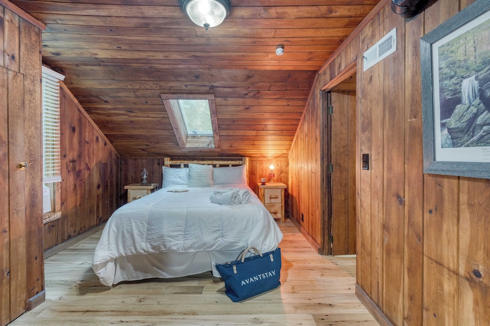 Riverwood Gatlinburg/pigeon Forge Cabin w/ River Views
