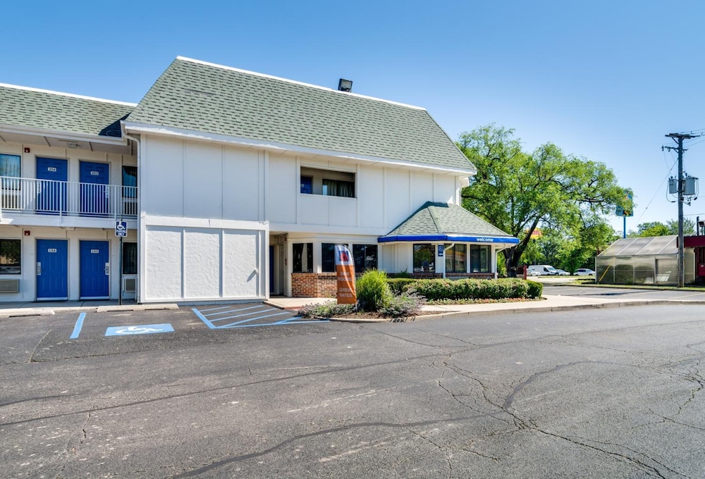 Motel 6 Schiller Park, IL - Chicago O'Hare
