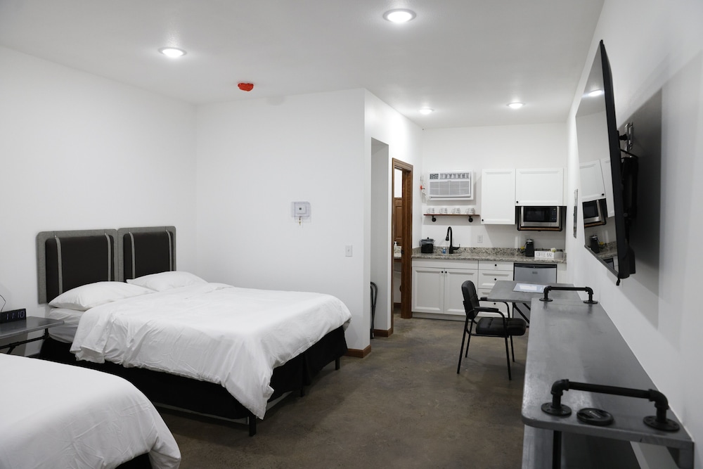 Bears Den Motel