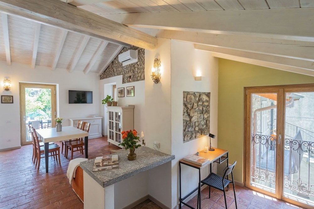 Villetta Abbazia Acqua Dolce - With Stunning Terrace by Rent all Como