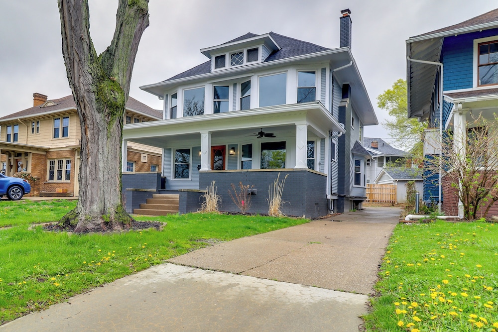 4 Mi to Downtown Toledo: Walkable Riverside Apt