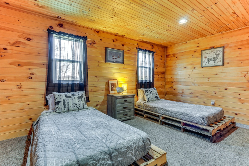 Rustic Mount Perry Cabin Near Fishing Pond  Farm - Property Image 28