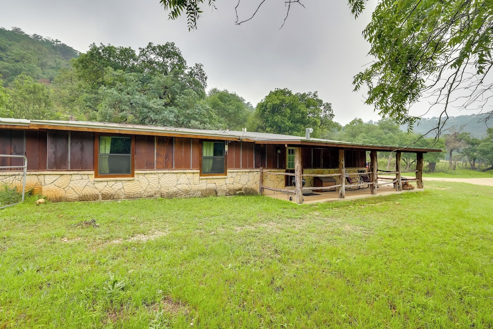Rural & Horse-friendly Cabin ~ 24 Mi to Bandera! view 4
