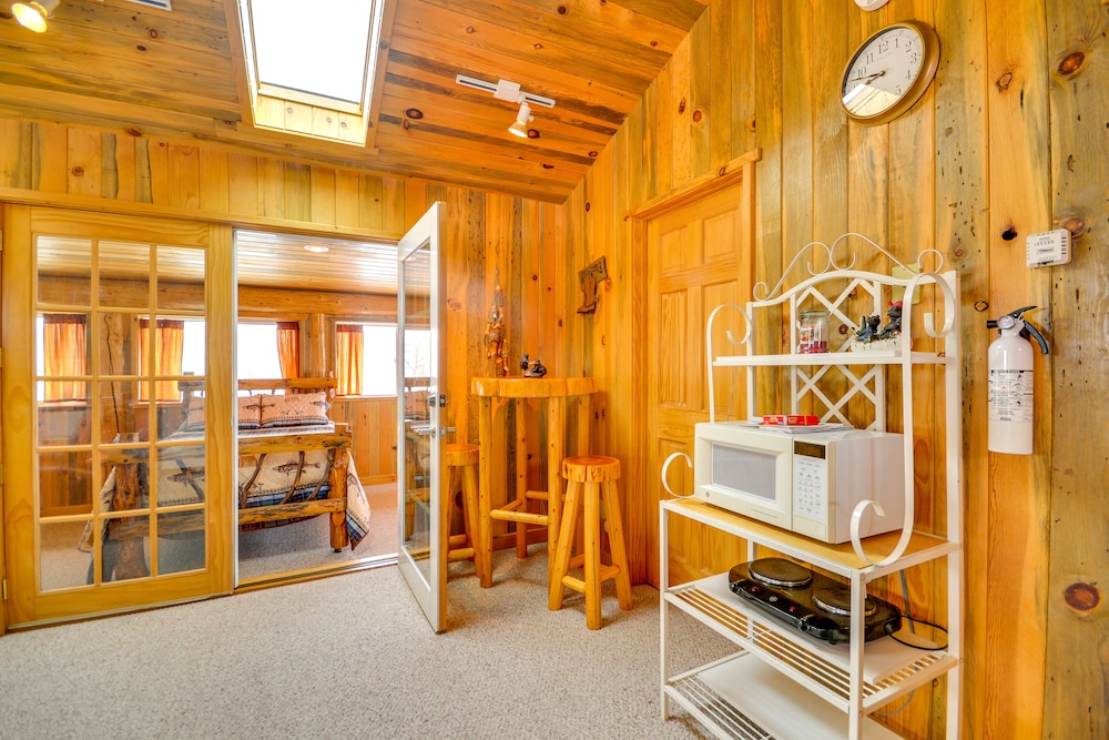 Cody Vacation Rental Near Cedar Mountain! view 3