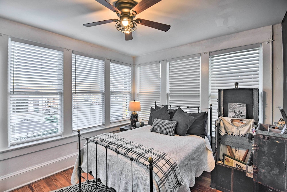 Historic Renovated Home < 2 Mi to Beach & Pier! view 3