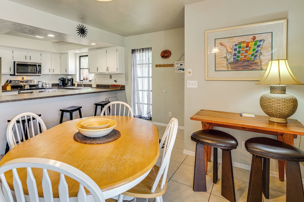 Walk to Sugar Sands: Retreat in Fort Myers Beach