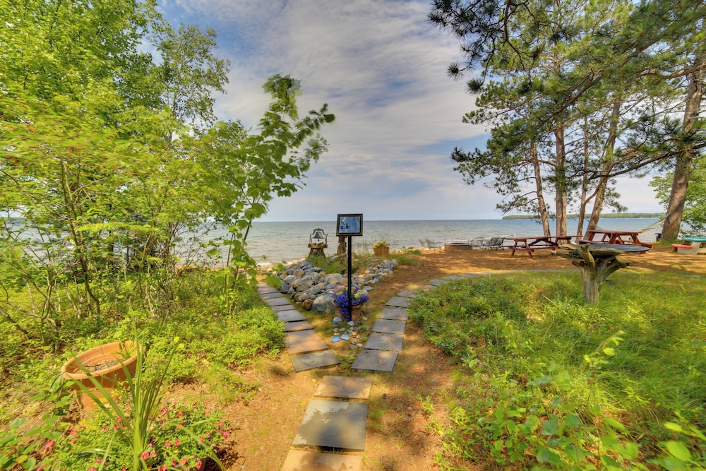 Private Sandy Beach: Lake Superior Group Retreat