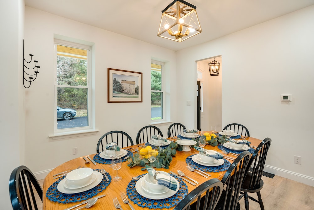 Family-friendly Hatfield Home: 3 Mi to Downtown! - Property Image 14