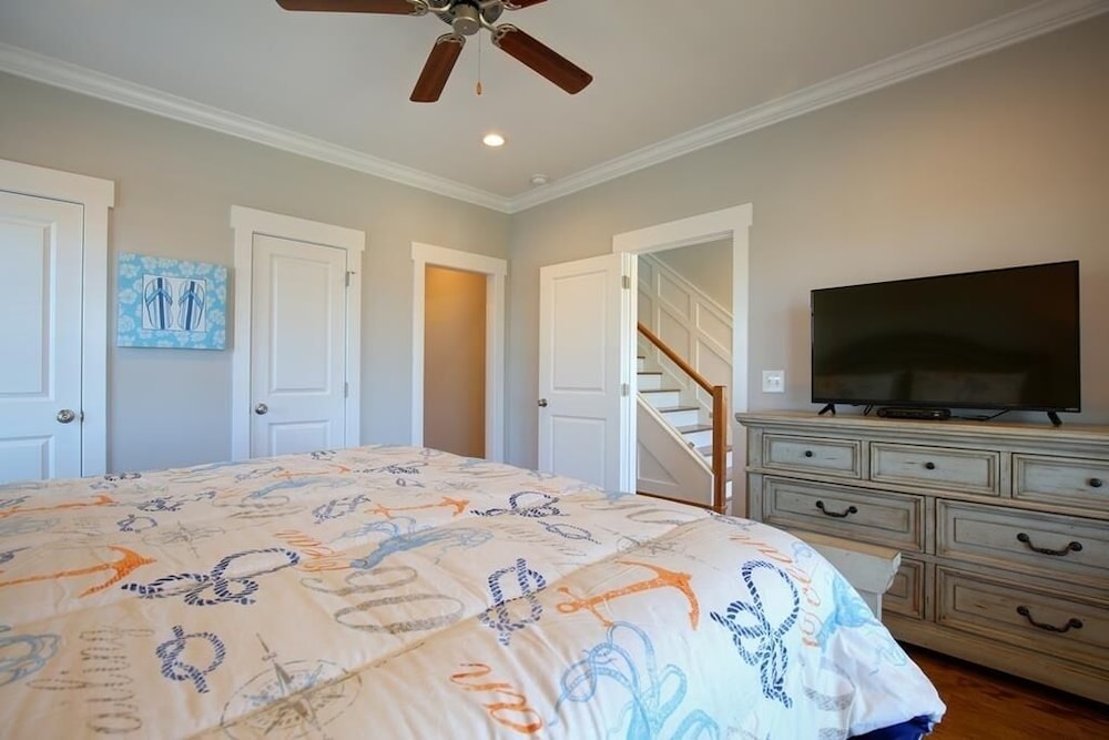 Absolute Paradise 5 Bedroom Home by RedAwning