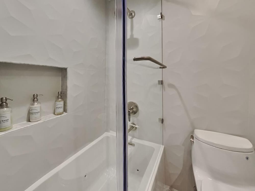 1849 Condos 642 3 Bedroom Home