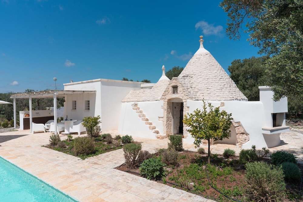 Trullo Eughene a con Piscina