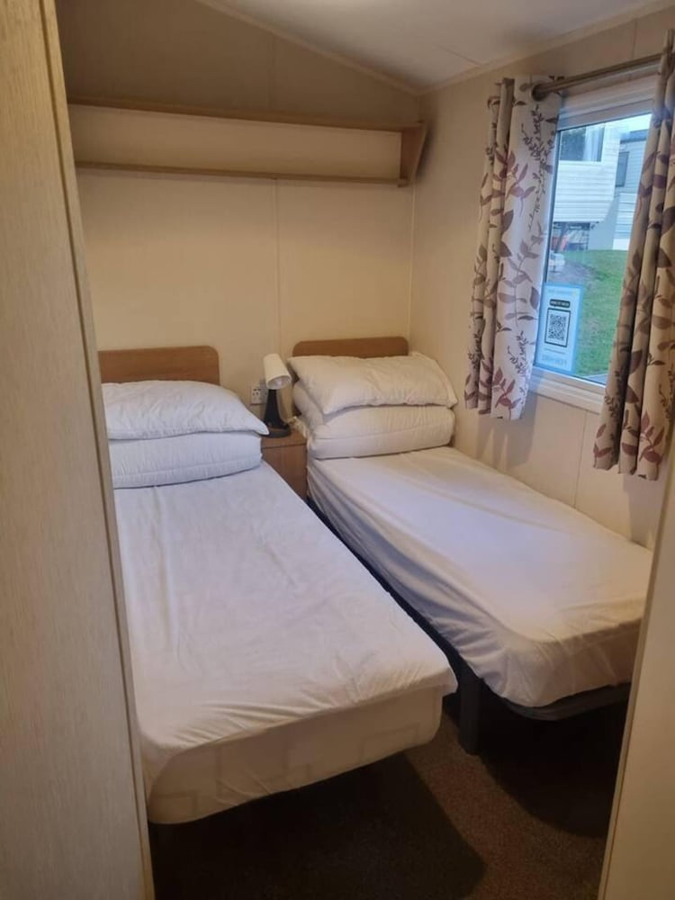Stunning 8 Berth Caravan in Poole view 5