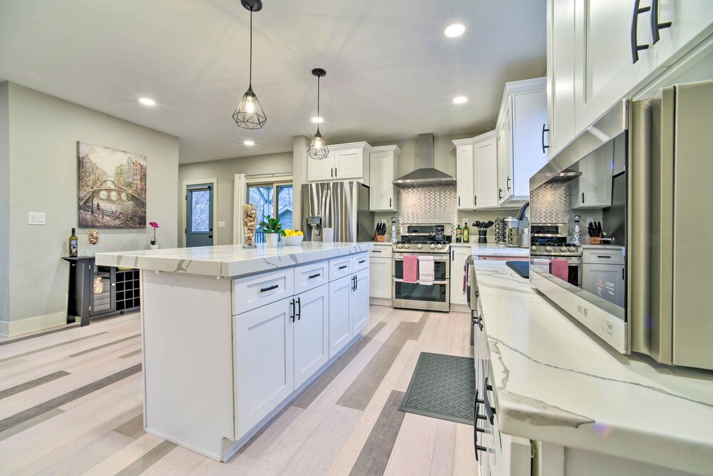 Sunny Clawson Home w/ Yard - Walk to Main St!