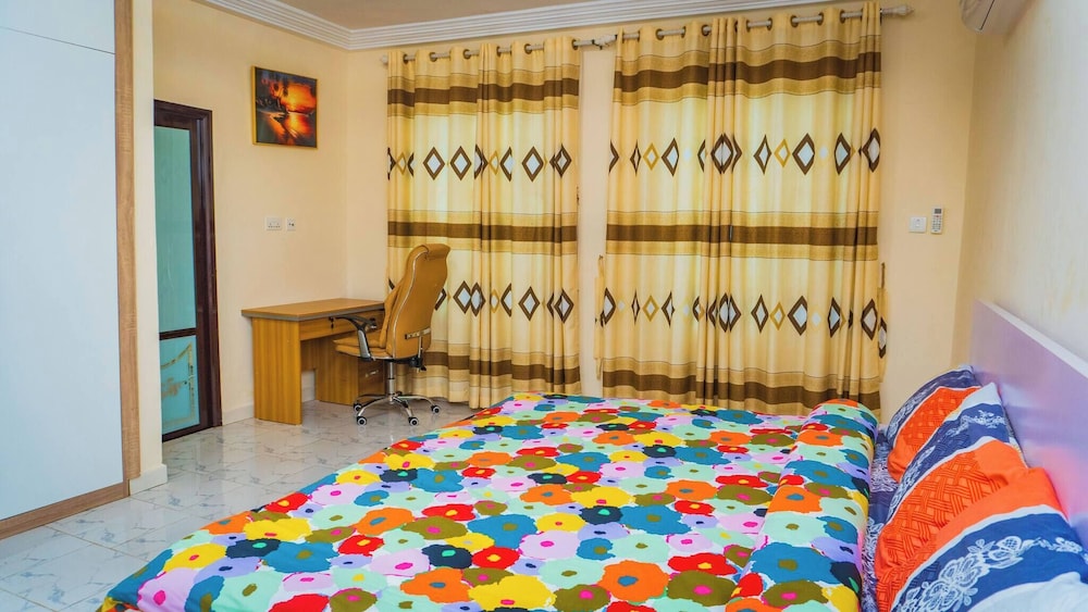 Digi Six-bedroom Accra Luxury Home at East Legon