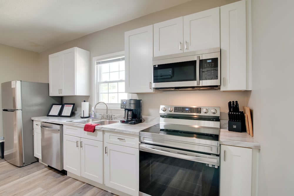 Hilltopper Convenience: Modern Duplex Near WKU