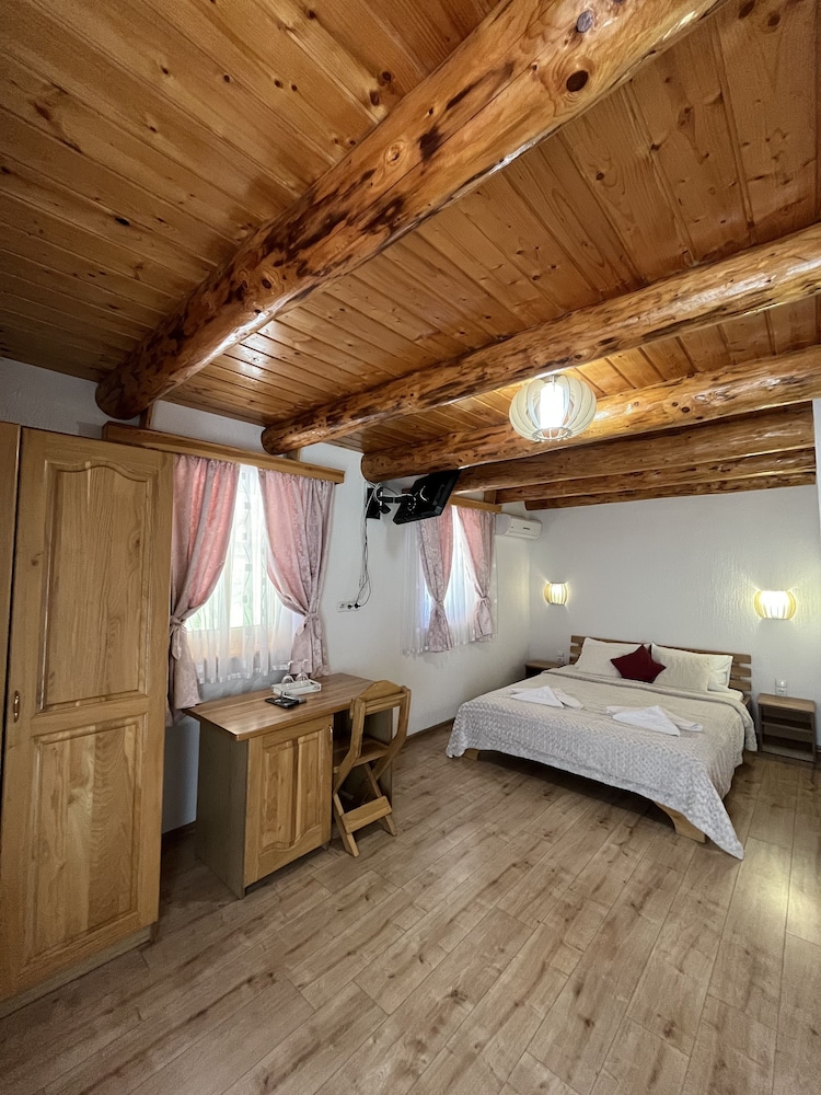 Rustic Inn River 2