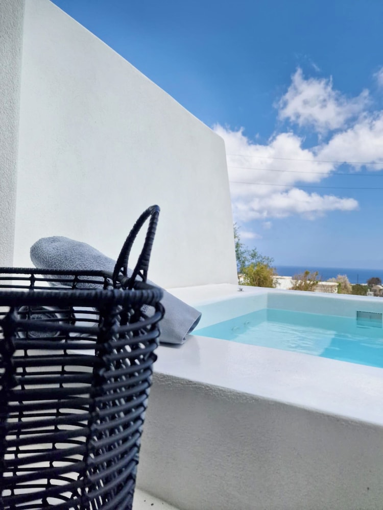 MAEVA Santorini Suites