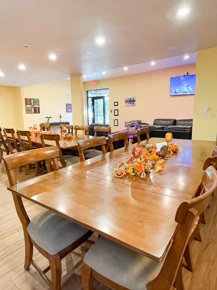 The Oasis Extended Stay - Property Image 6