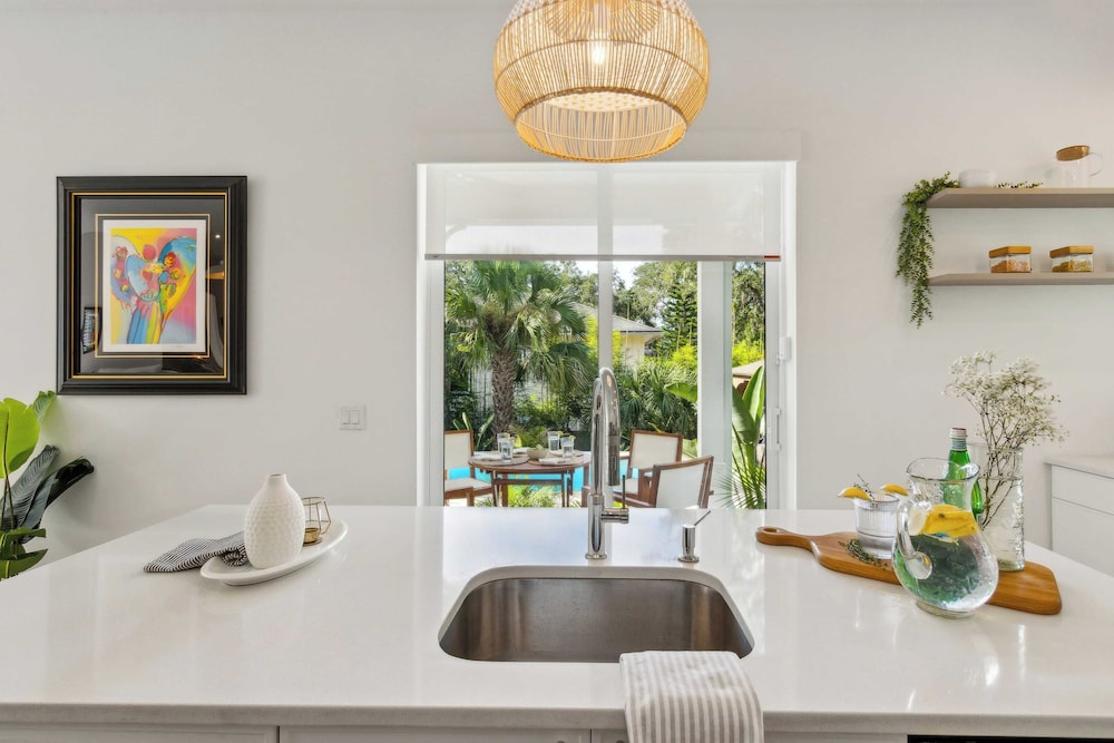 Serenity at Surfside by Avantstay Pool, Porches, Fire Pit & Arcade Near Vilano Beach