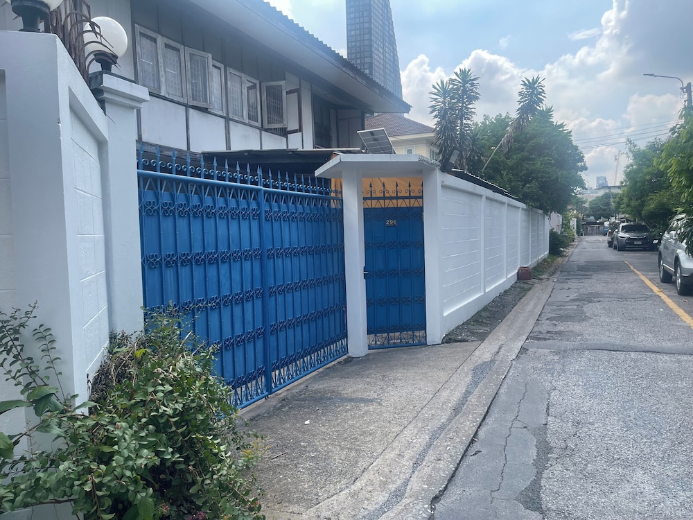 Home rama4 near bts thong lor